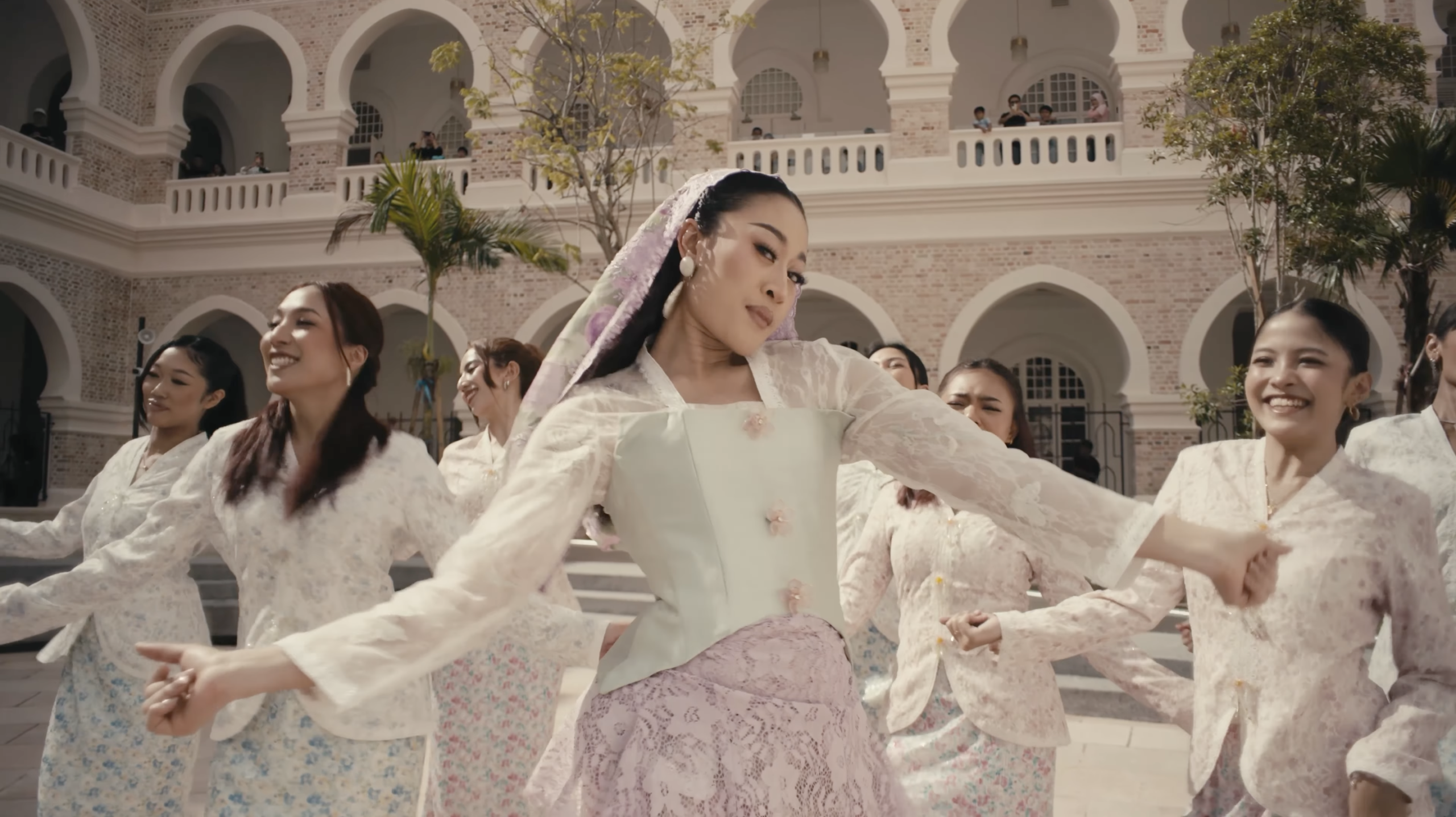 Cecah 20 Juta Penstriman, Aisha Retno Umum Flashmob Jodoh Lebaran Tidak Lama Lagi